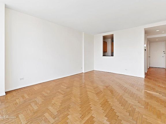 2nd image of 160 W 66th St APT 35E