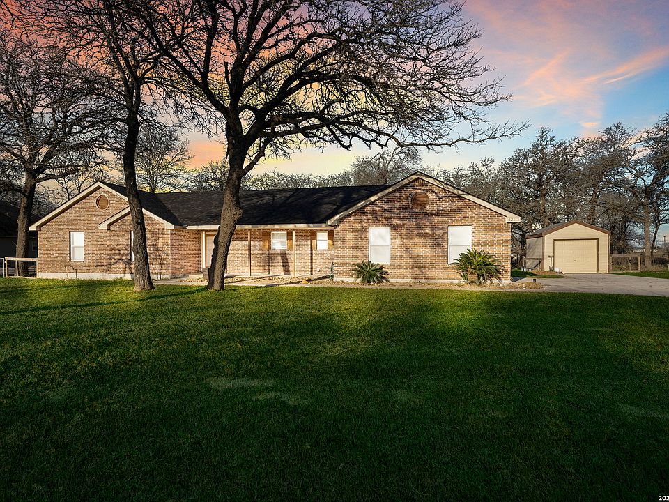 1st image of 521 JACOBS LN
