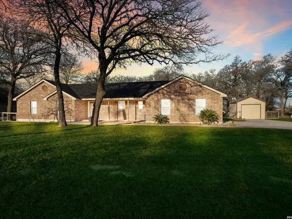521 JACOBS LN, La Vernia, TX 78121