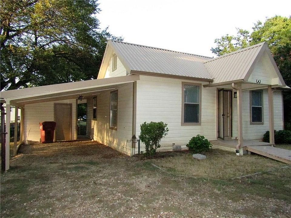 1st image of 610 E 15th St