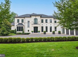 8913 Holly Leaf Ln, Bethesda, MD 20817