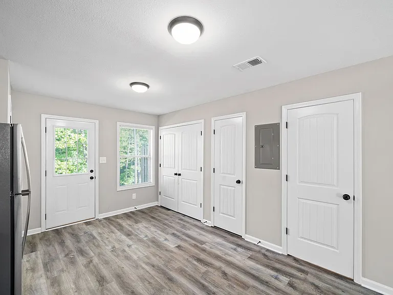 260 Smithson Ln — Photo 11