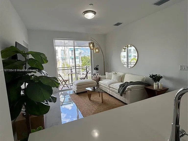 1010 SW 69th Ave #212 — Photo 6