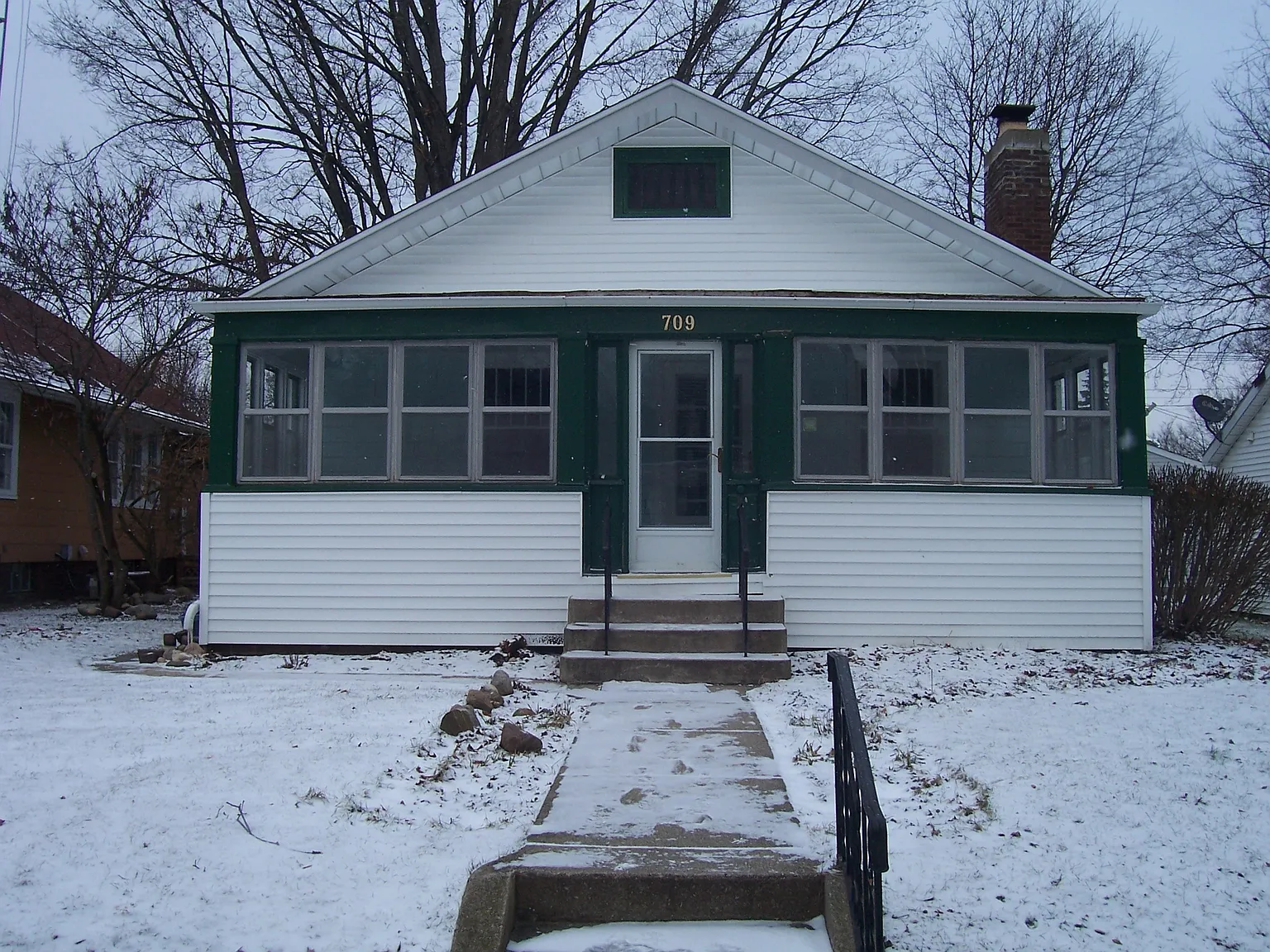 709 Altgeld St photo 1