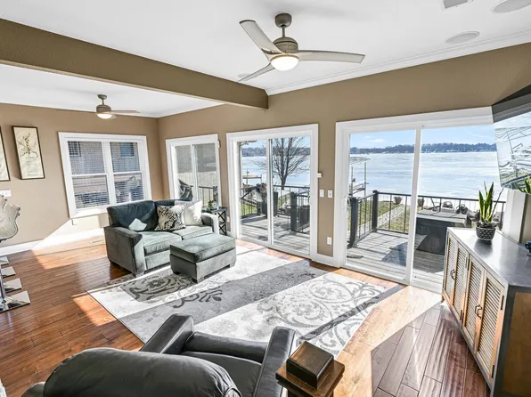 616 Kopmeier DRIVE, Pewaukee, WI 53072