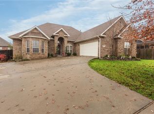 516 N Brandy Station Dr, Fayetteville, AR 72704