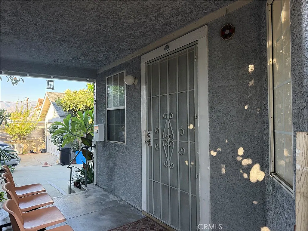 3 bed, 1100 sqft, $3,080 — Photo 3