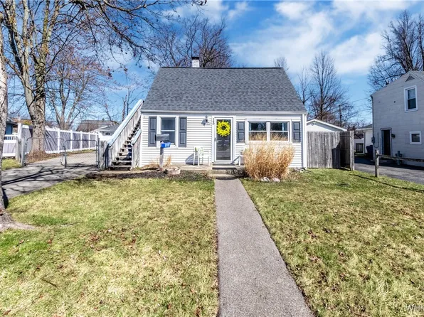 13 Hemlock Ln, Amherst, NY 14226