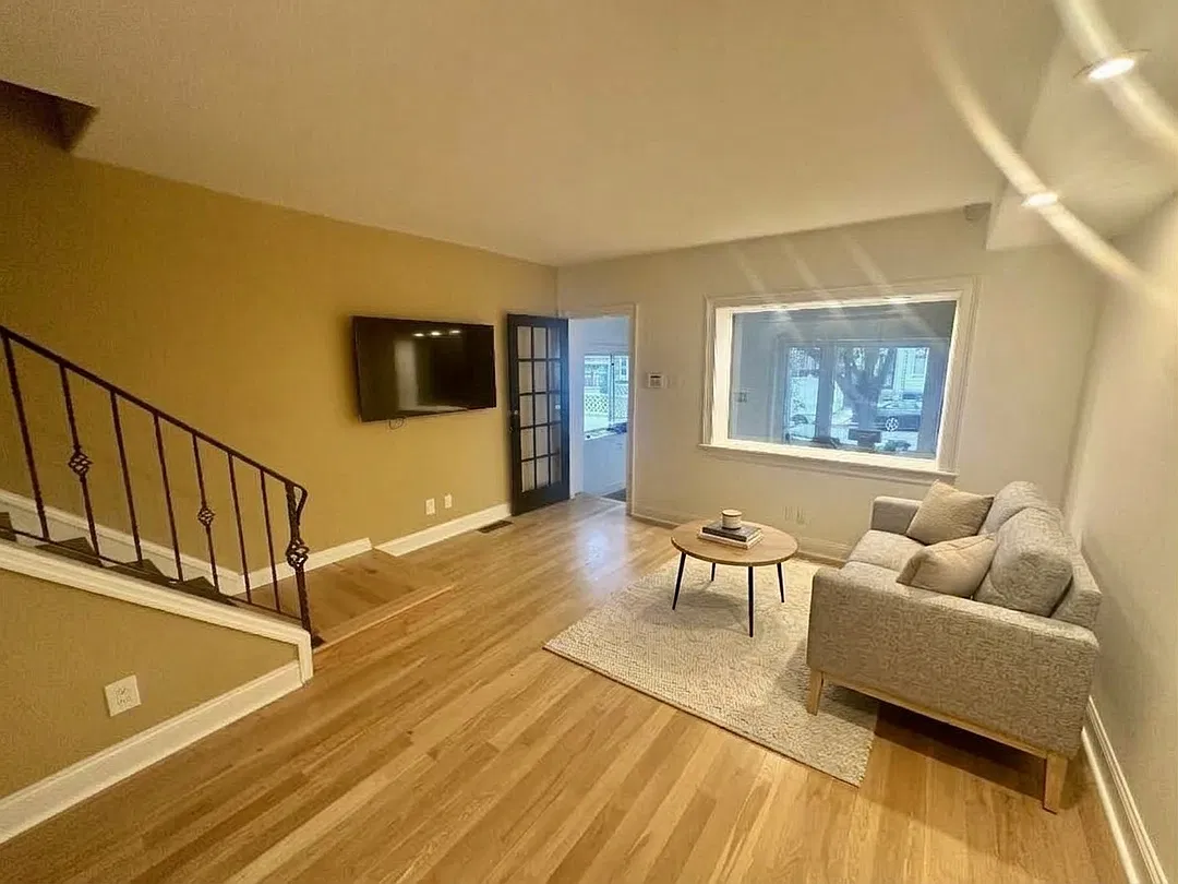 Spacious Philadelphia Home with Hardwood Floors — Photo 4