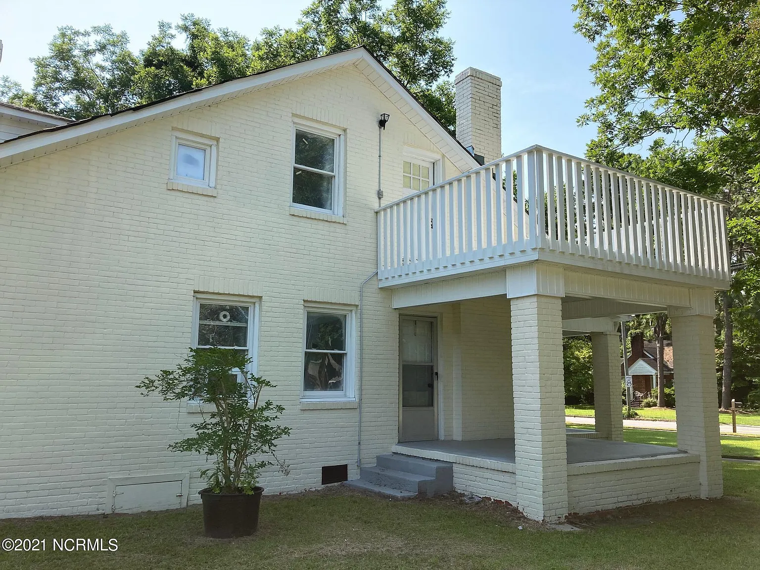 4 bed, 4.0 bath, 2665 sqft, $1,800 — Photo 2