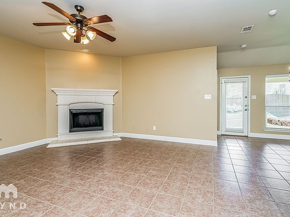 2nd image of 725 Acacia Dr