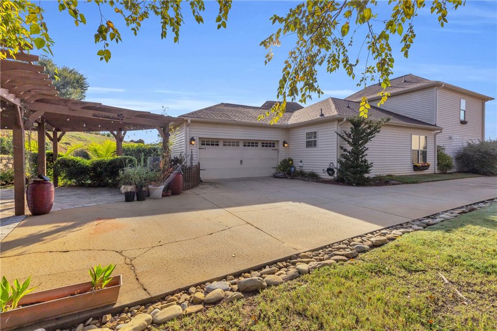 105 Bur Oak Dr, Taylors, SC - View 2