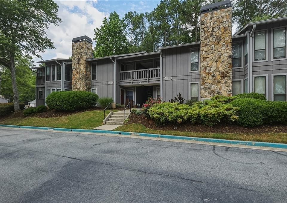 1st image of 4012 Woodridge Way