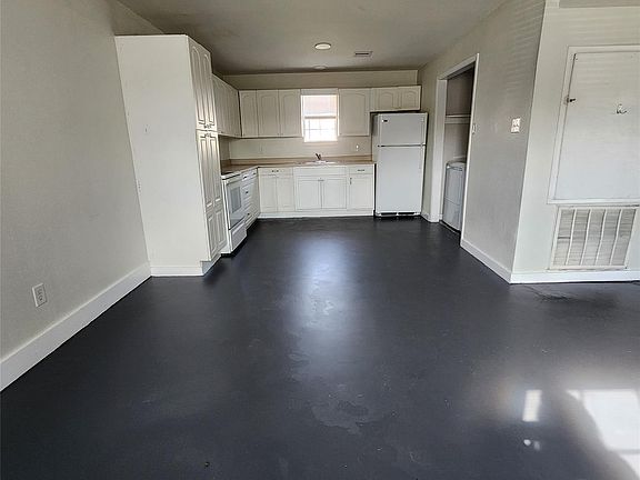 4th image of 4710 Pelican St #1