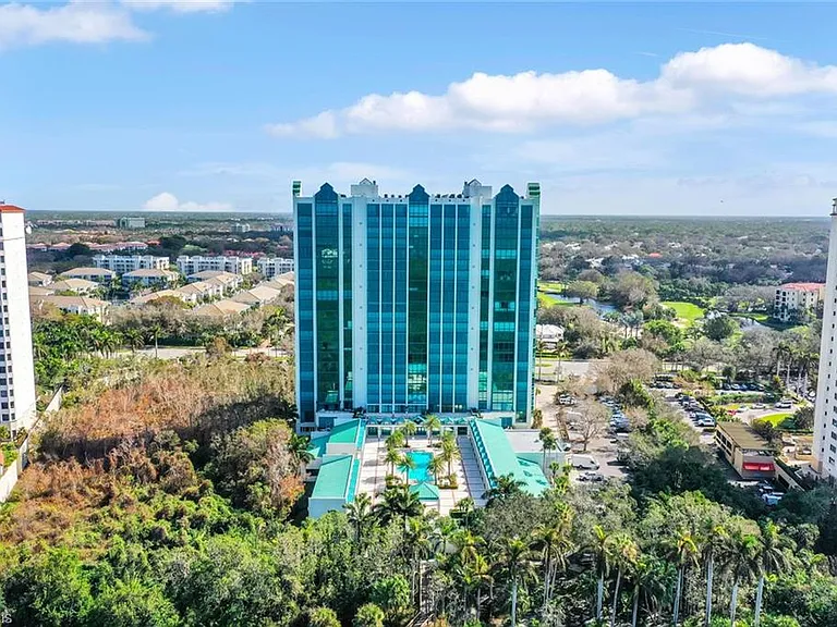 7515 Pelican Bay Blvd #17D — Photo 37