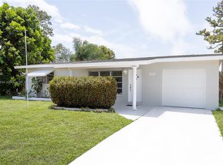 124 NE Entrada Ave, Port Saint Lucie, FL 34952