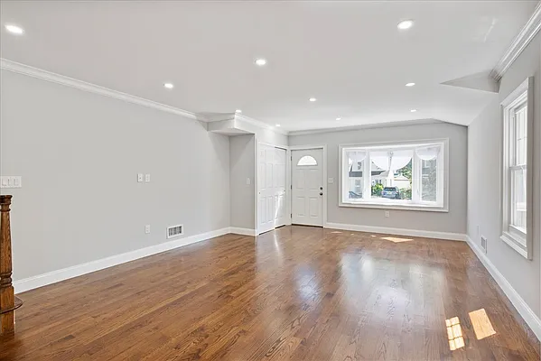 Sold by Trusted Property Advisors Corp | media 4