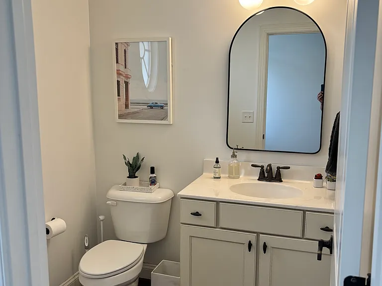 Downstairs half-bath