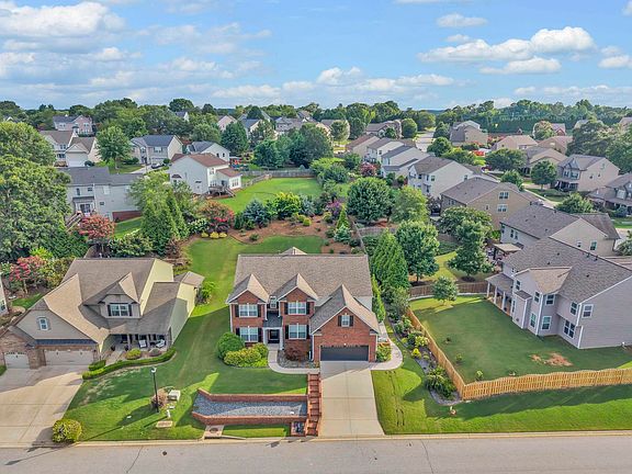 3rd image of 160 Chandler Crest Ct