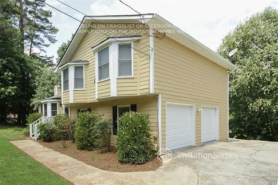 515 Oak Springs Dr Lawrenceville, GA 30043 — Photo 2