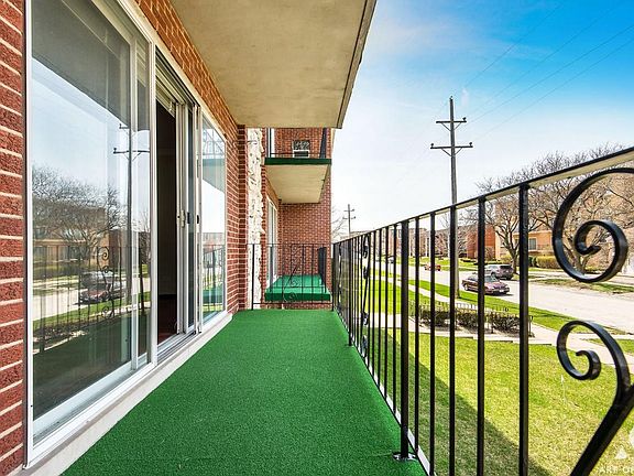 4th image of 9605 S Komensky Ave APT 102