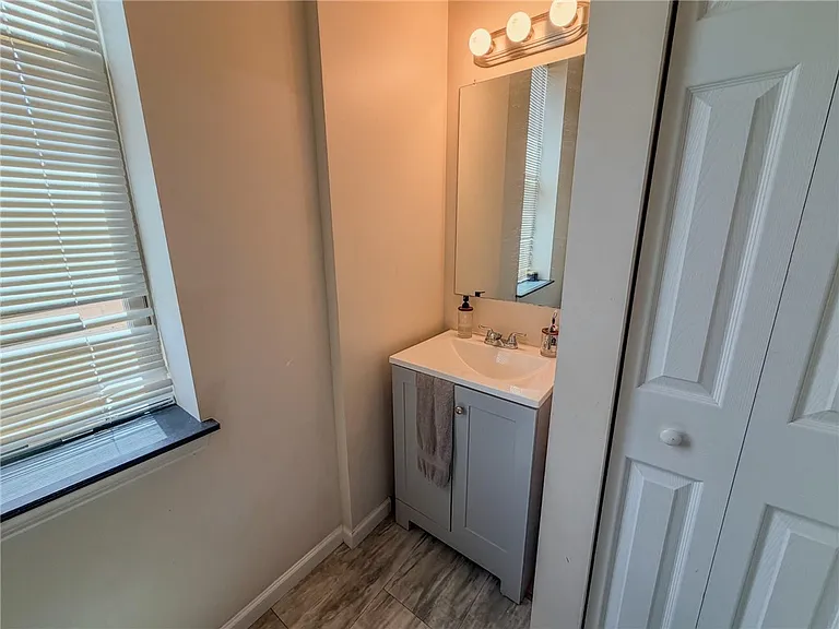 137 N Main St #B — Photo 22