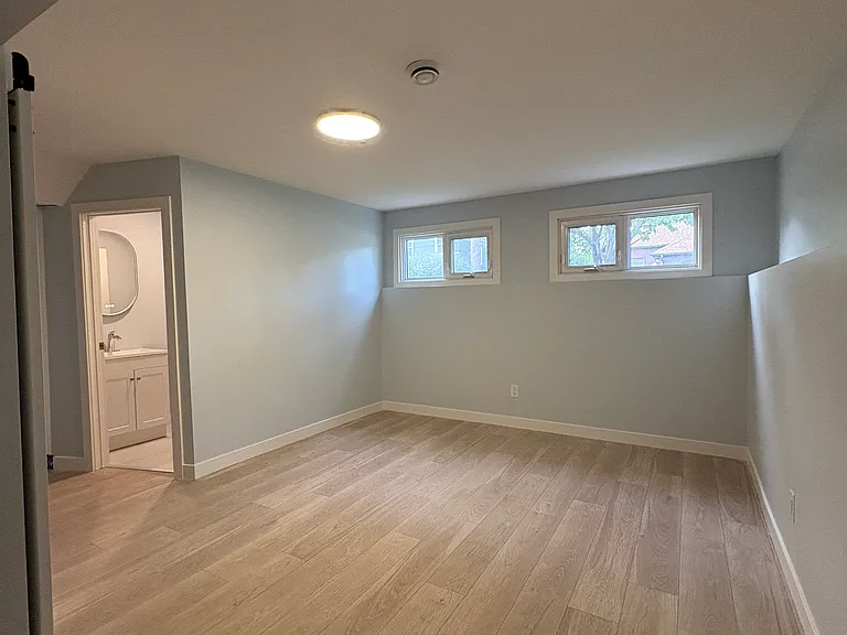 64 Riverton Ave — Photo 14