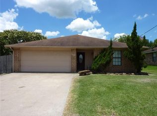 210 Blakewood St, Navasota, TX 77868