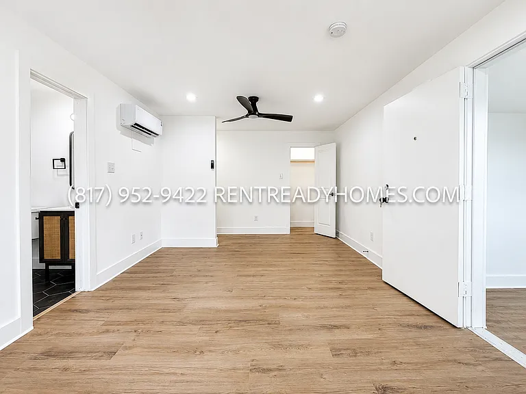 1510 W Jefferson Blvd #205 — Photo 5