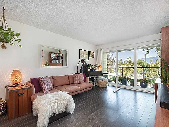 2nd image of 1440 E Broadway #303