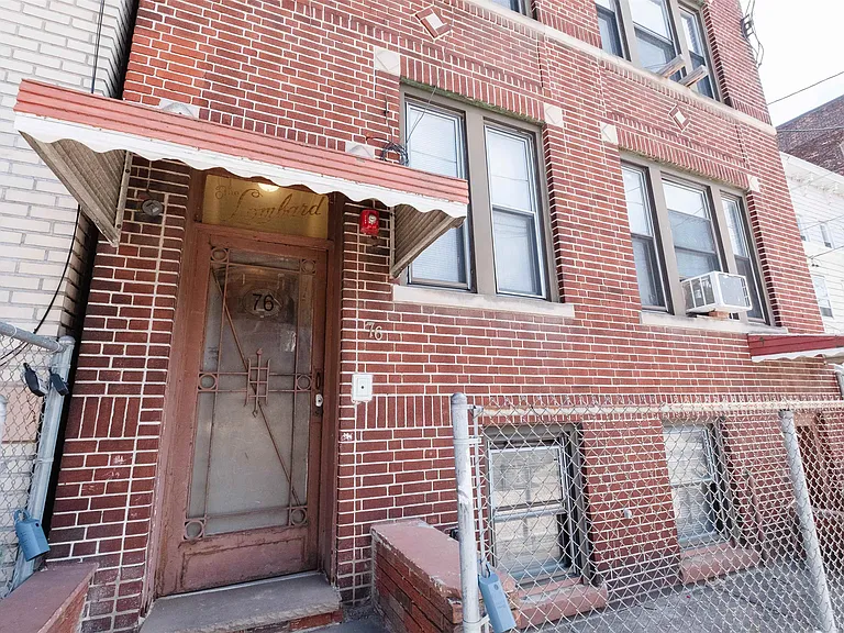 76 Romaine Ave #4 — Photo 1