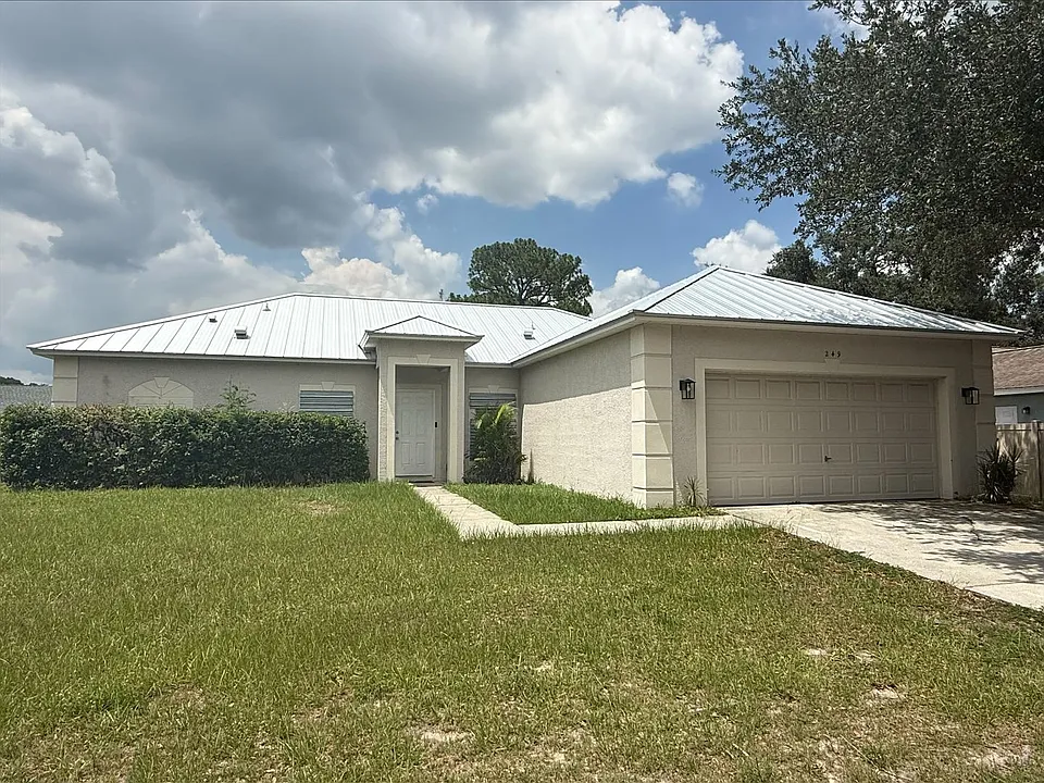 249 Emerson Dr NW