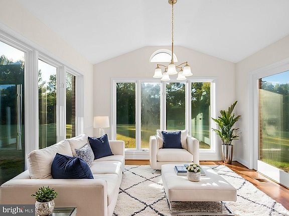3rd image of 9492 Broadlands Ln