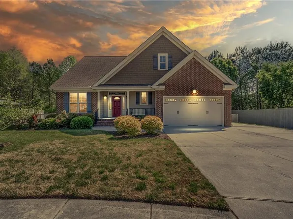 617 Flatrock Ln, Chesapeake, VA 23320