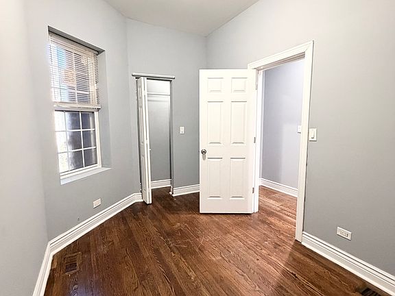 4th image of 830 E 90th St