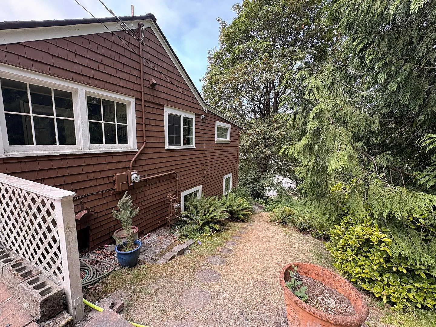 Charming Three Bed West Seattle Vintage Home Near Lincoln Park and Puget Sound! — Photo 3
