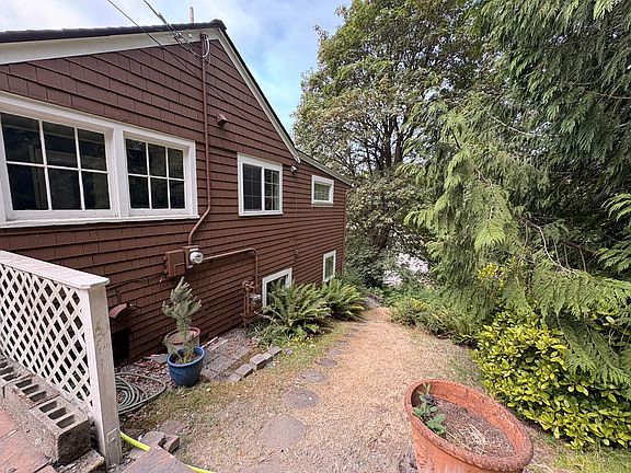 3rd image of 6703 47th Pl SW