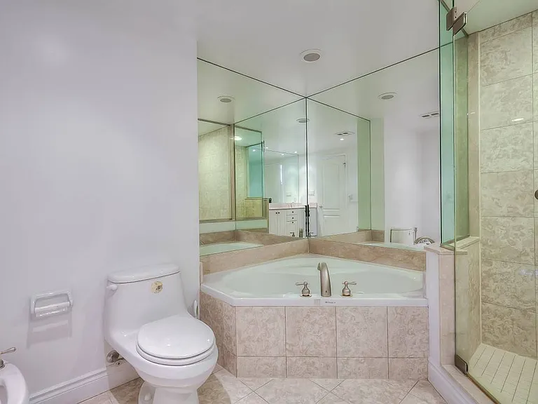 77 McMurrich St #307-U307 — Photo 11