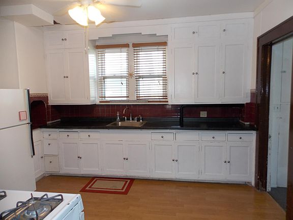 5th image of 681 Lawson Ave E #1