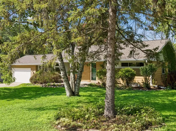 2131 Perry Ave N, Golden Valley, MN 55422