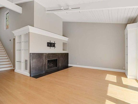 2nd image of 346 Roosevelt Way