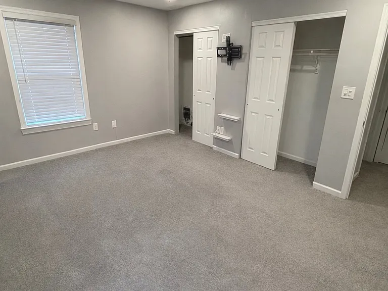 20 Almond Dr #20 — Photo 2
