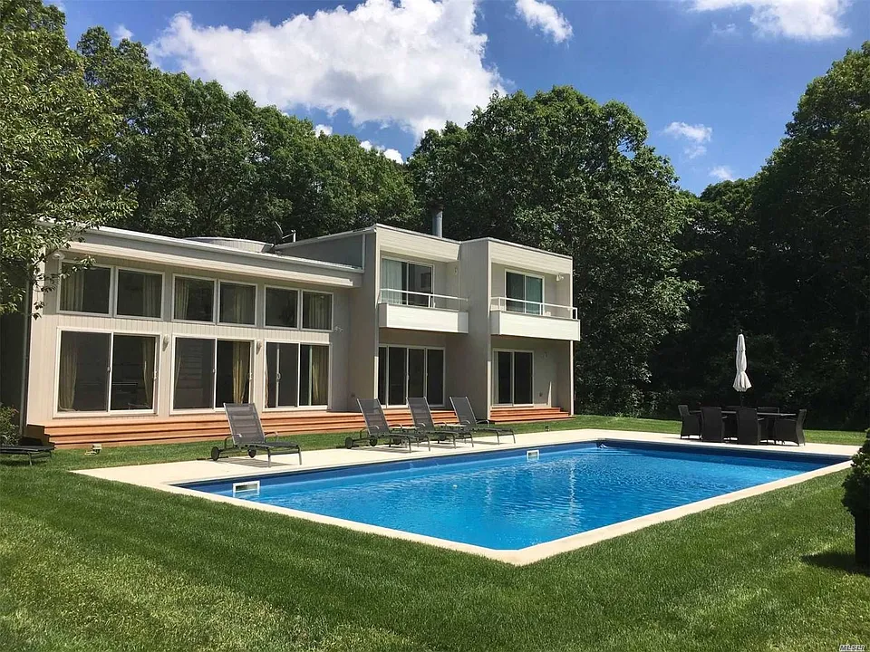 10 Fox Hollow Dr