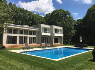 10 Fox Hollow Dr, East Quogue, NY 11942
