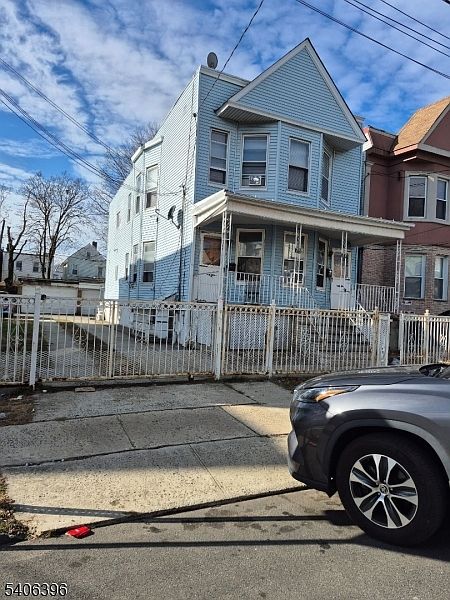 1st image of 77 Pearsall Ave
