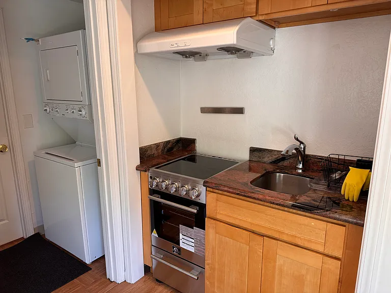 726 Marion Ave — Photo 9