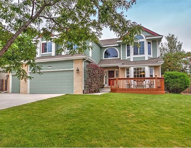 Welcome home to this beautiful treed lot, stunning lawn, and relaxing deck all within a peaceful cul