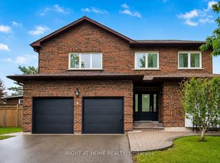4 Simmons Cres, Aurora, ON L4G6B4
