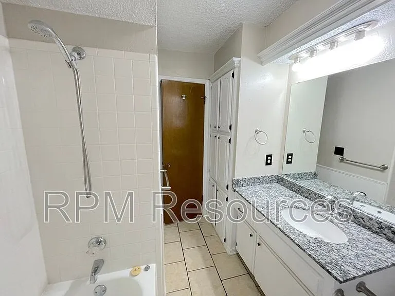 12401 SW 4th St — Photo 10