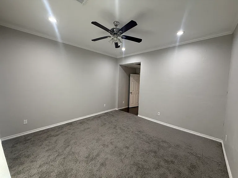 904 E Comanche St — Photo 13